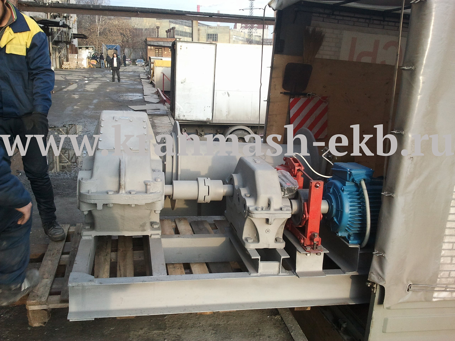 Лебедка тяговая ТЛ-10А Лебедка тяговая ТЭЛ-10